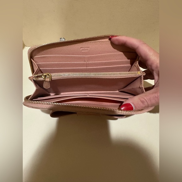 PRADA MILANO SAFFIANO LUX CONTINENTAL
WALLET - Picture 9 of 13